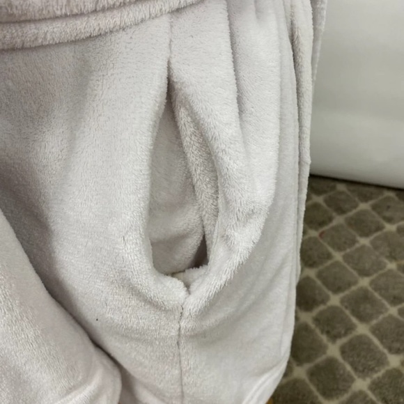 VS PINK Robe - Picture 6 of 9